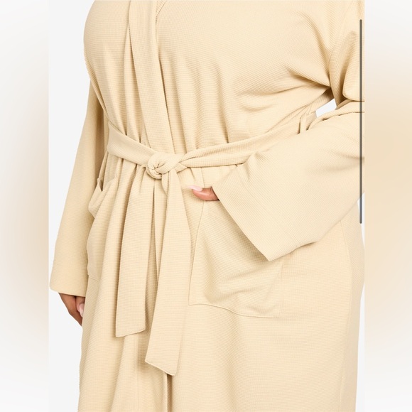 Line & Dot Waffle Knit Robe - Picture 5 of 8